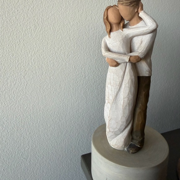Willow Tree Embrace Couple Figurine - Neutral White & Brown - Picture 2 of 3